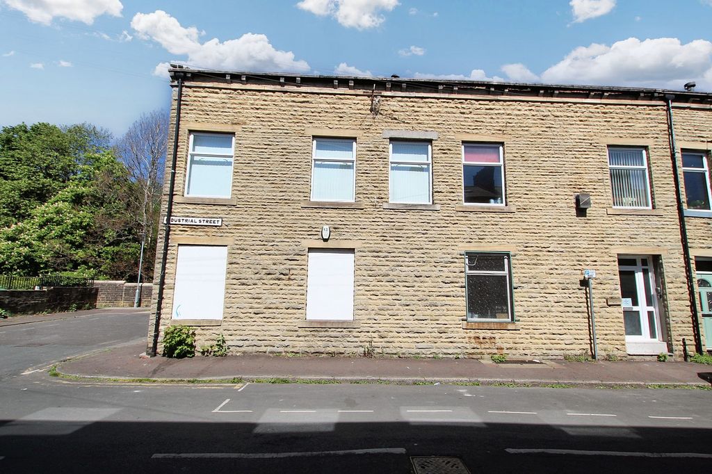 3 bed flat for saleIndustrial Street, Hazelwood Industrial Street OL14