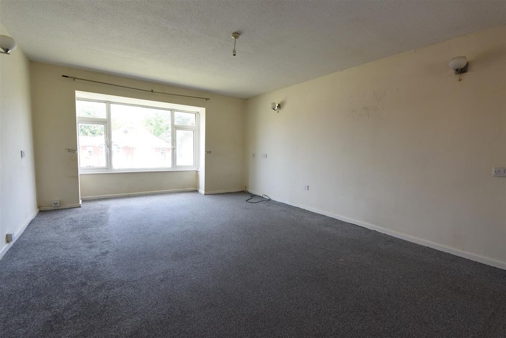 3 bed flat for saleDraycott, Cam GL11 photo 2