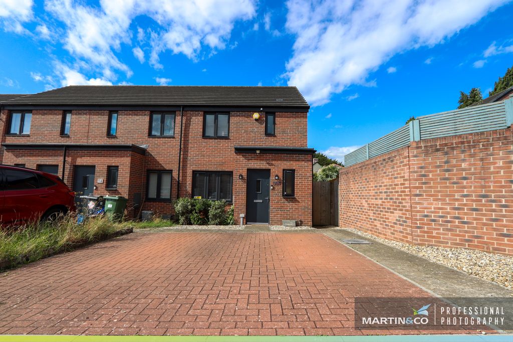 3 bed semi-detached house for saleBoyce Way, St Edeyrns CF3
