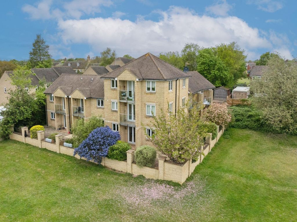 2 bed flat for saleFarmhouse Meadow, Shirley Heights OX28
