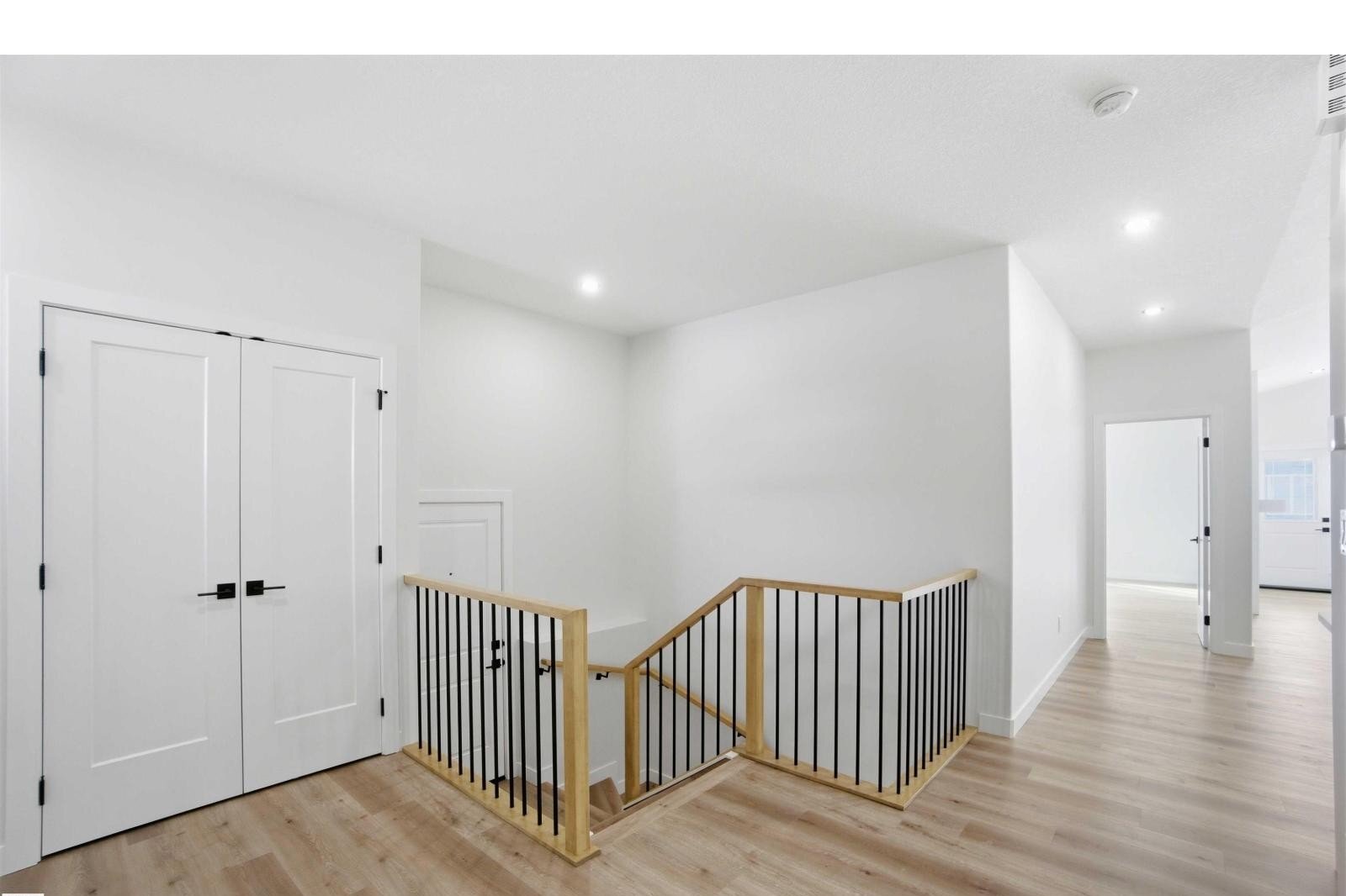 Additional image 8 of 3320 Chickadee Drive NW, Edmonton, AB, T5S0V4