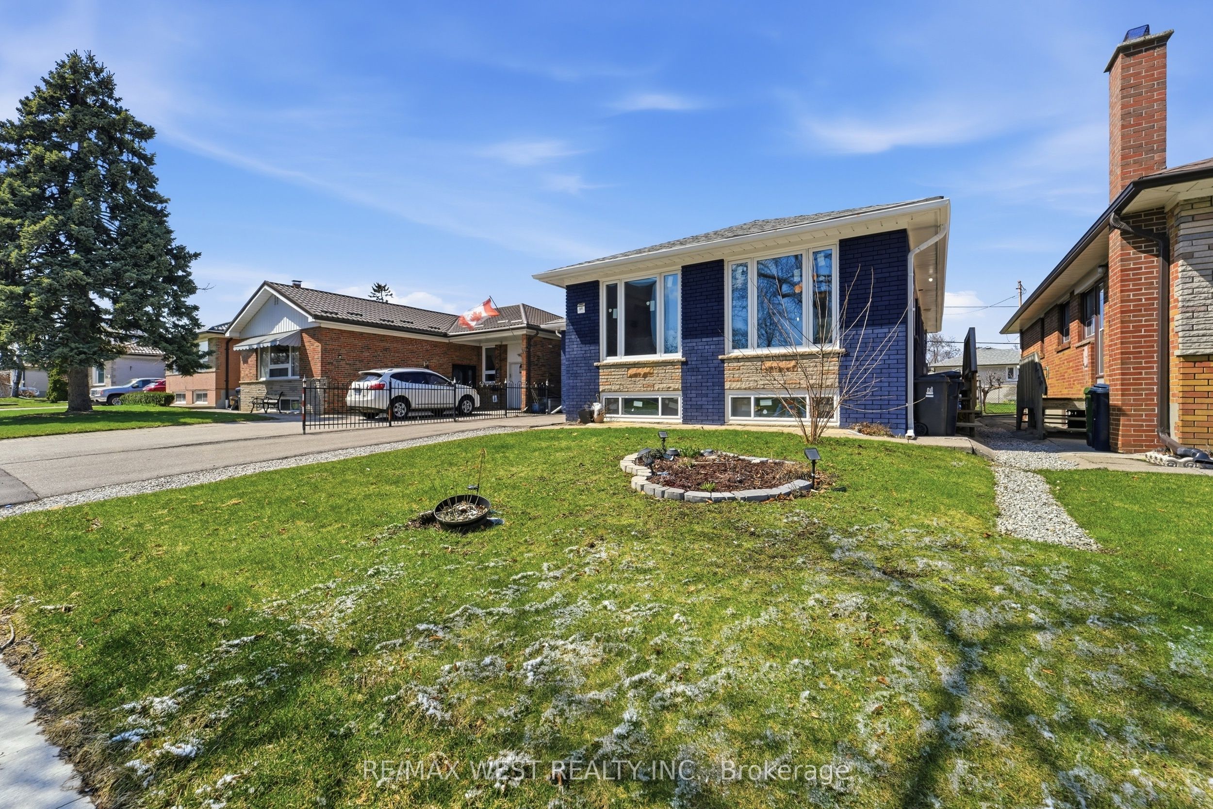 Additional image 3 of 38 Bridesburg Drive, Toronto, ON, M9R 2K8