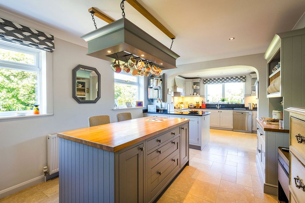 4 bed detached house for saleWeston Close, Upton Grey, Basingstoke, Hampshire RG25 photo 3