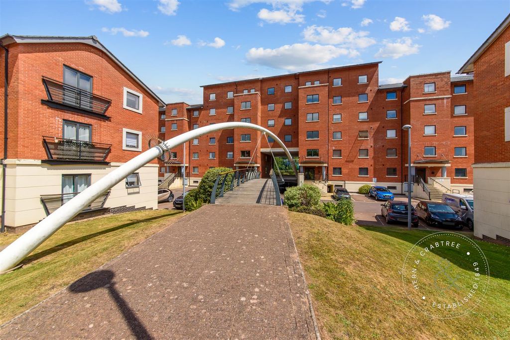 2 bed flat for saleHenke Court, Cardiff CF10