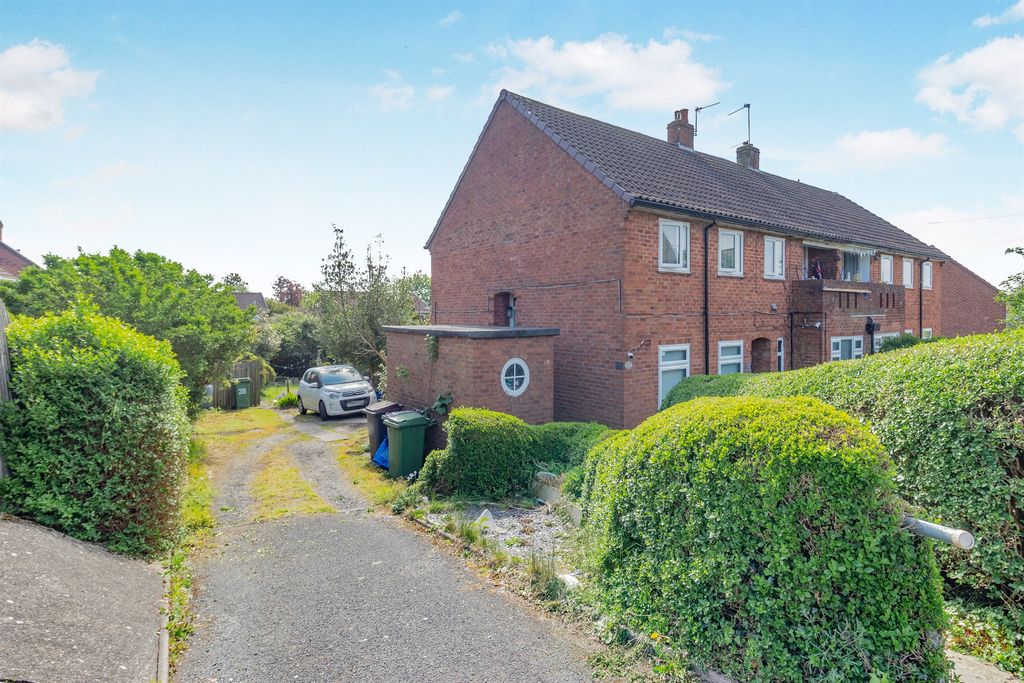 2 bed maisonette for saleWindsor Road, Dawley, Telford TF4