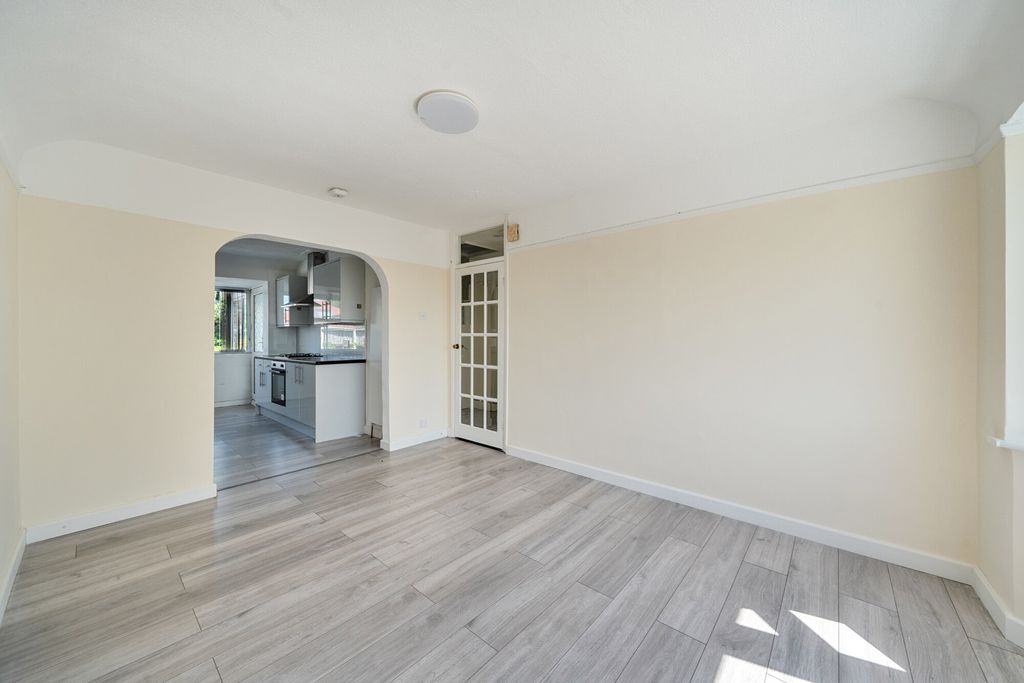 Additional image 9 of 2 bed bungalow for salePenrose Avenue, Watford, Hertfordshire WD19