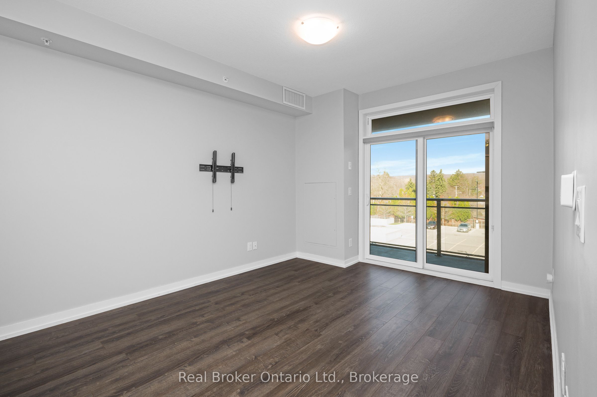 Additional image 5 of 302-457 Plains Road W, Burlington, ON, L7T 1H1