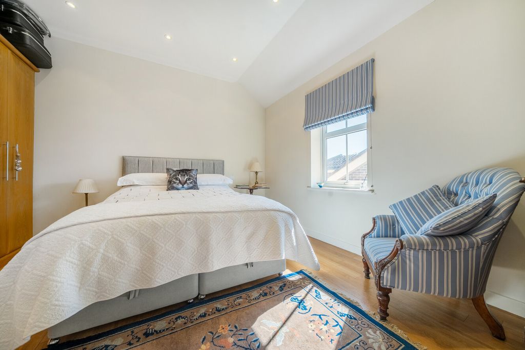 Additional image 14 of 3 bed flat for saleOverbury Avenue, Beckenham BR3