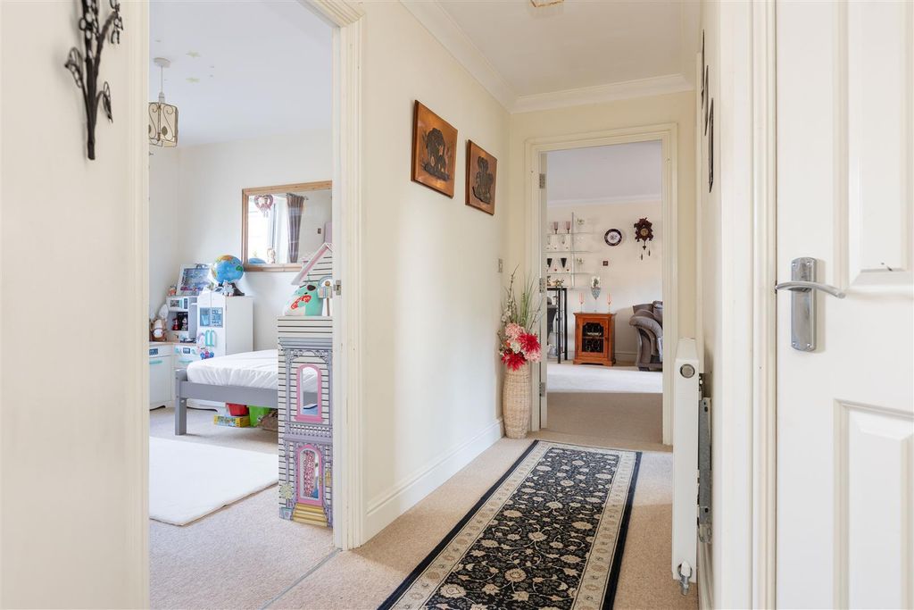 Additional image 6 of 2 bed flat for saleCharlotte Avenue, Fairfield SG5