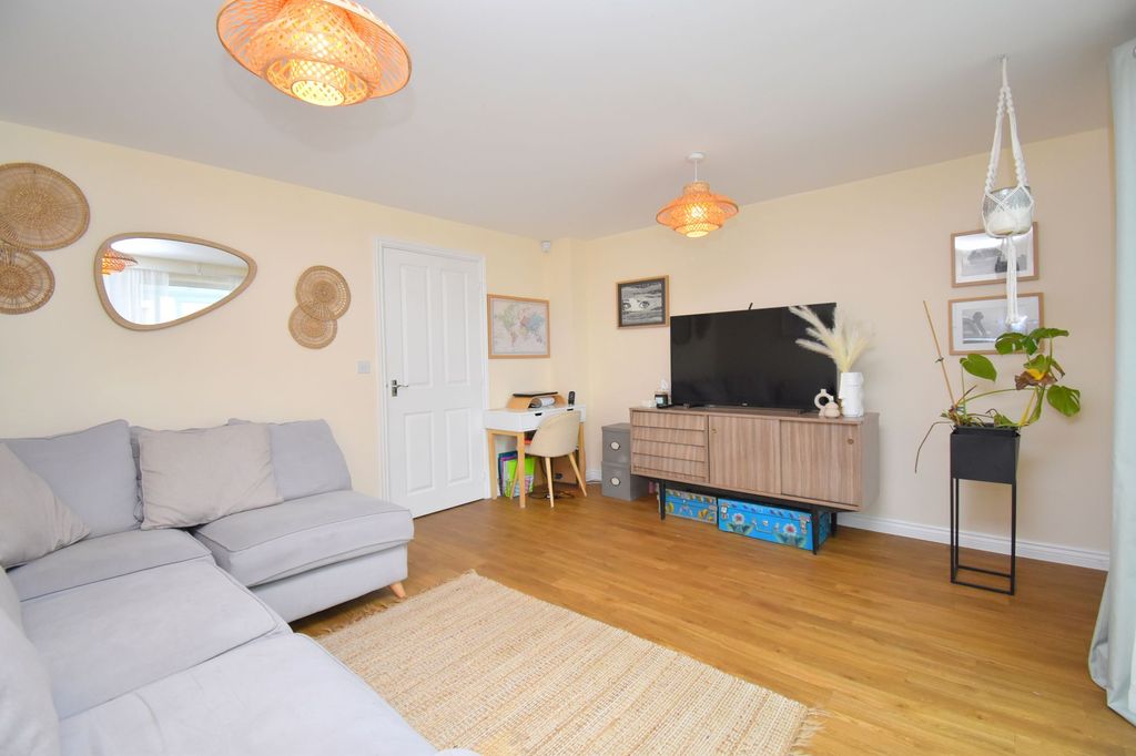 Additional image 2 of 3 bed semi-detached house for saleTate Drive, Biggleswade SG18
