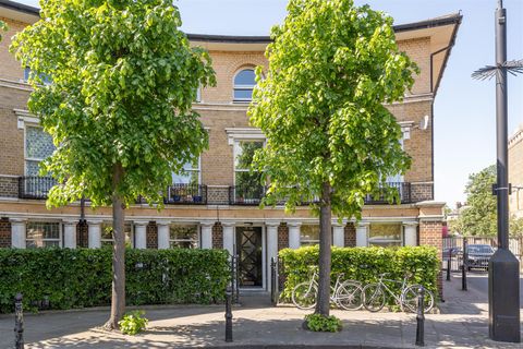 Mothers Square, London E5