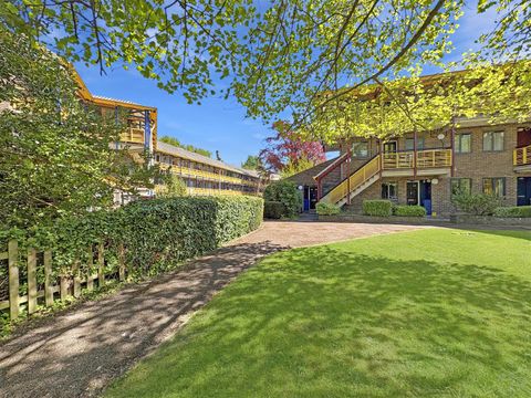 Queensway, Trumpington CB2