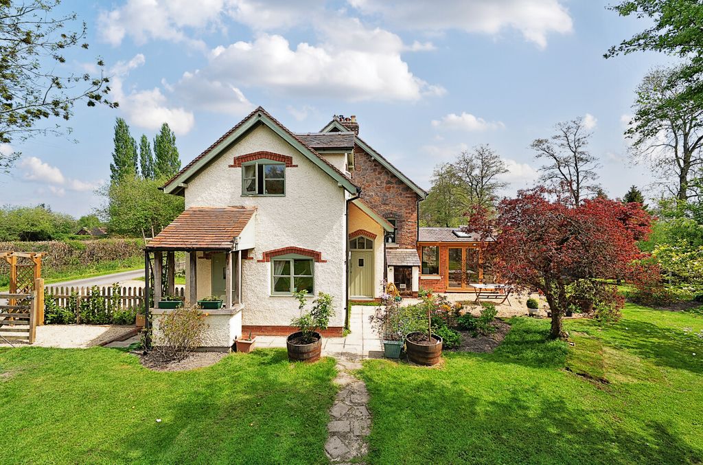 5 bed semi-detached house for saleHouse With Annexe And Land, Adleymoor, Craven Arms SY7