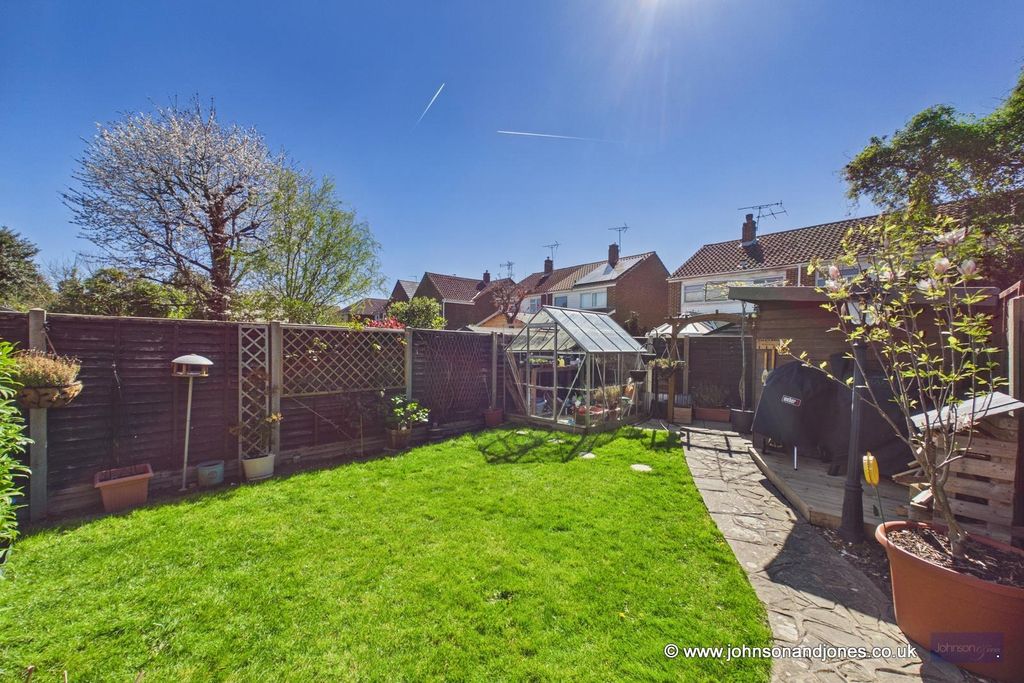 Additional image 15 of 1 bed property for saleCornhill Close, Addlestone KT15