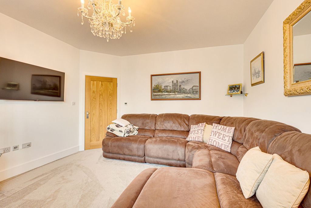 Additional image 7 of 4 bed detached house for saleCastle Road, Benfleet SS7