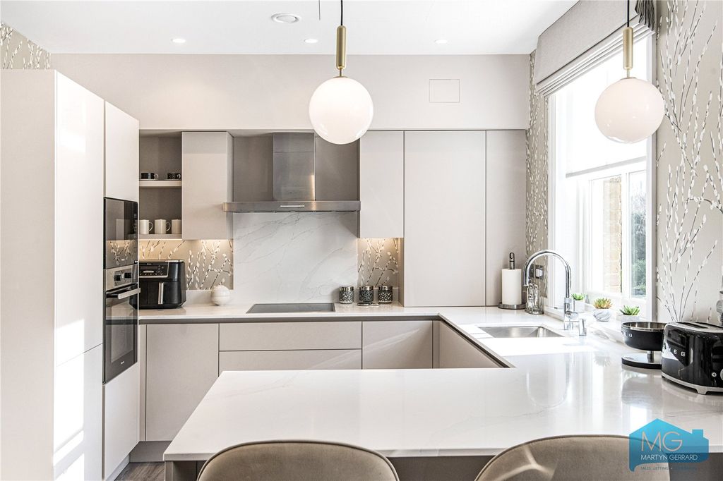 Additional image 17 of 2 bed flat for saleCamlet Way, Barnet EN4