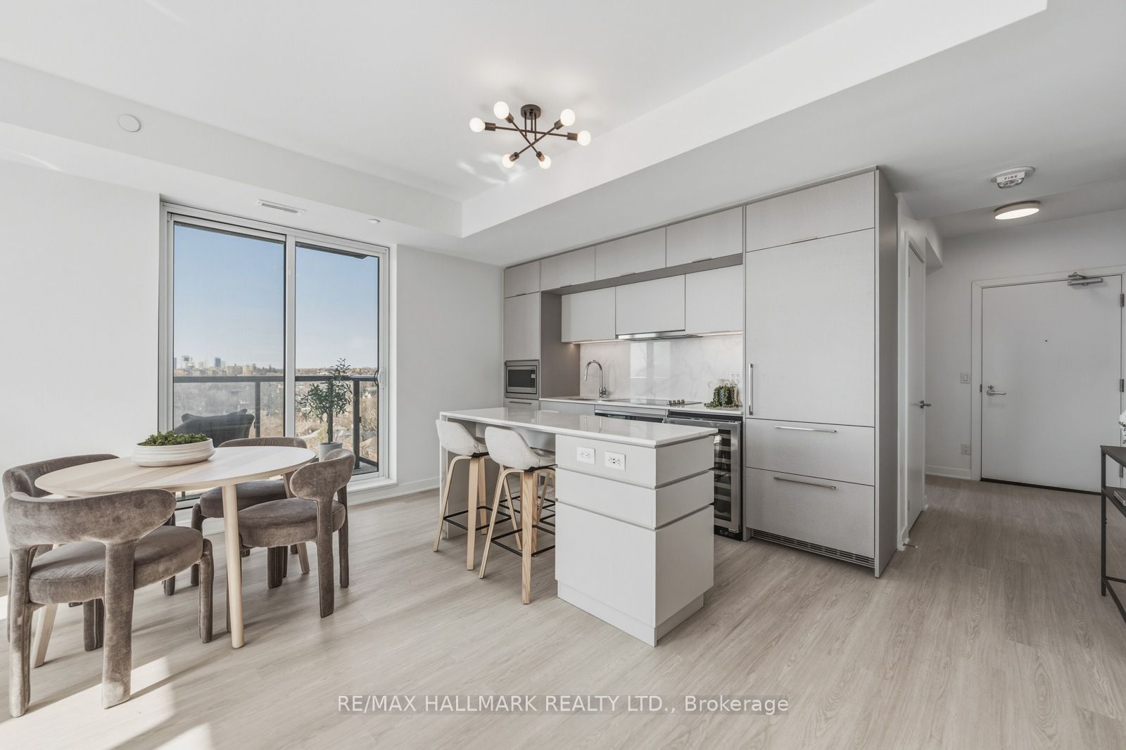 Additional image 5 of 1001-185 Alberta Avenue, Toronto, ON, M6C 0A5