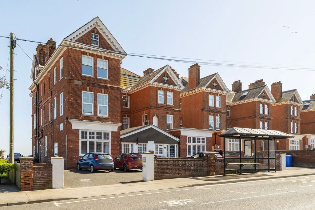 1 bed flat for saleKirkley Cliff Road, Lowestoft NR33