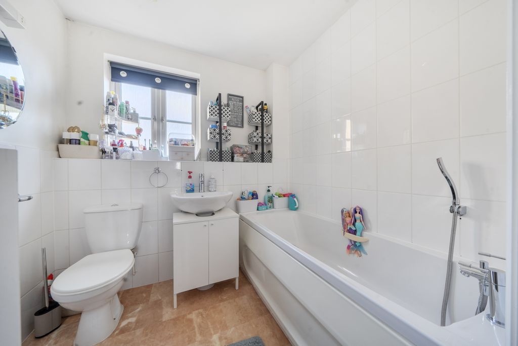 Additional image 10 of 2 bed flat for saleChandlers Court, 2 Appleford Drive OX18