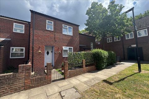 Dunmow Close, Hanworth, Middlesex TW13