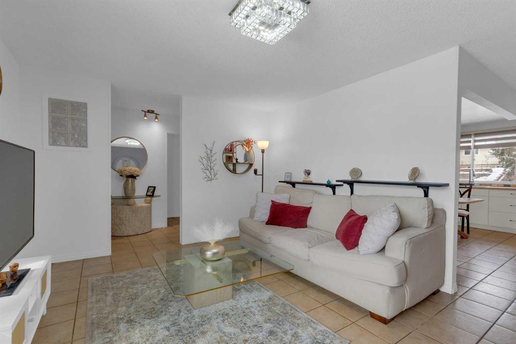 Additional image 5 of 60 Dalhurst Way NW, Calgary, AB, T3A 1N7