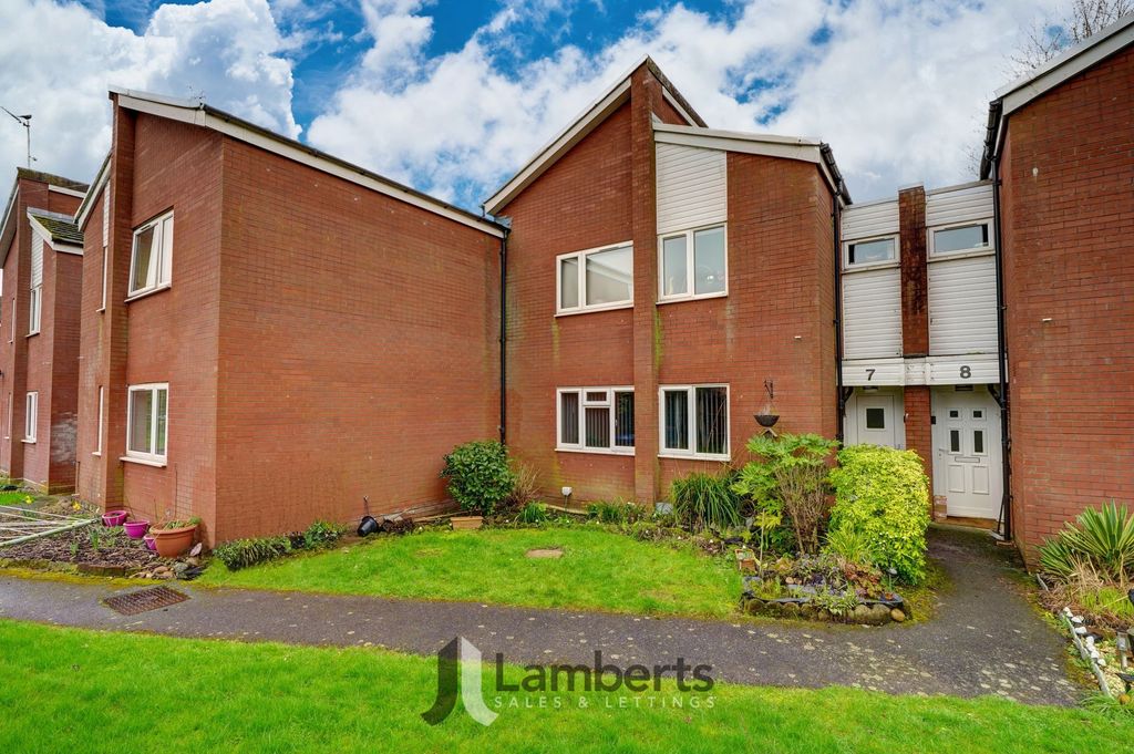 2 bed flat for saleRidgeway Close, Studley B80