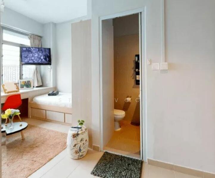 31 Boon Lay Dr photo 2