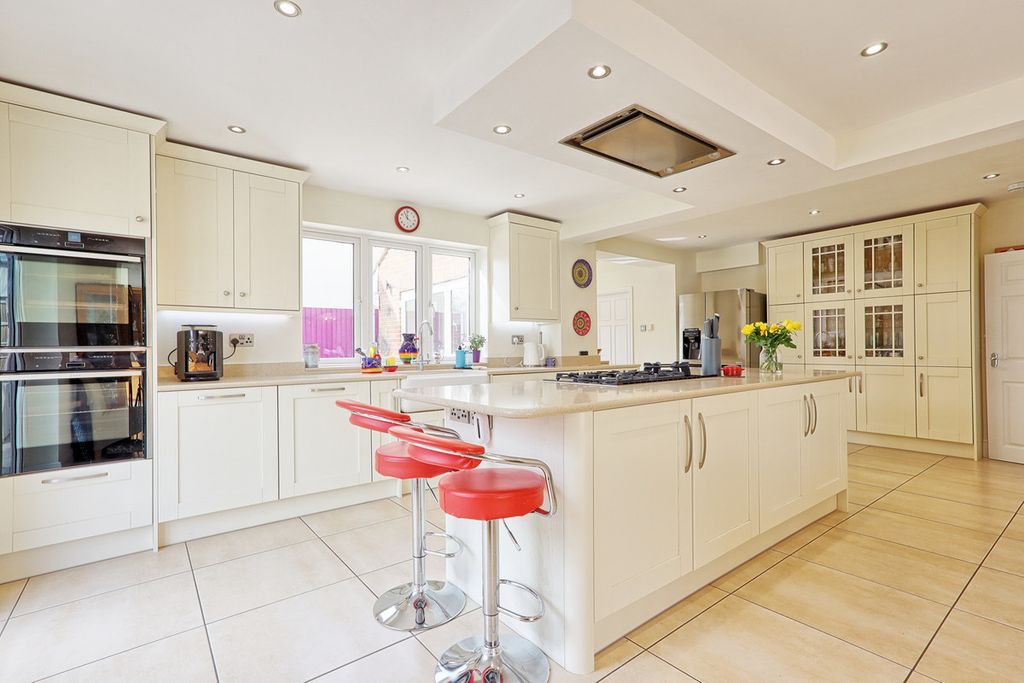 Additional image 7 of 7 bed detached house for saleErnest Road, Emerson Park RM11