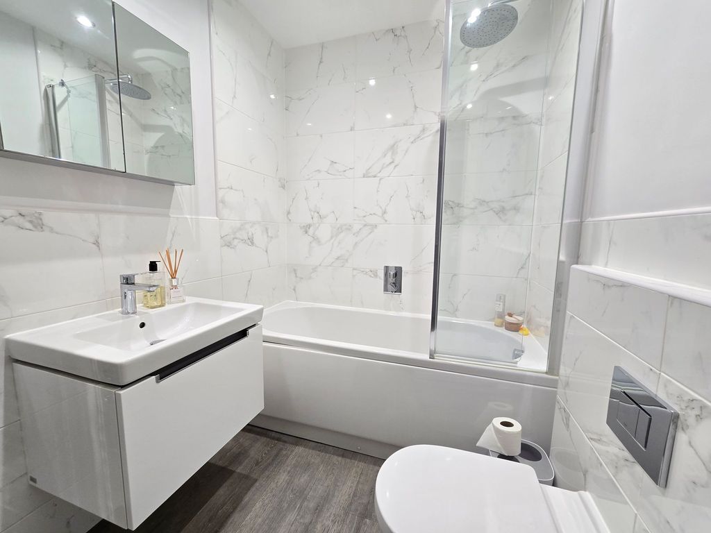 Additional image 7 of 2 bed flat for saleLawrence Road, Altrincham WA14