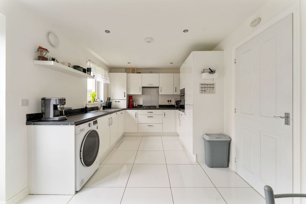 Additional image 7 of 4 bed town house for saleGisborne Drive, Airdrie ML6