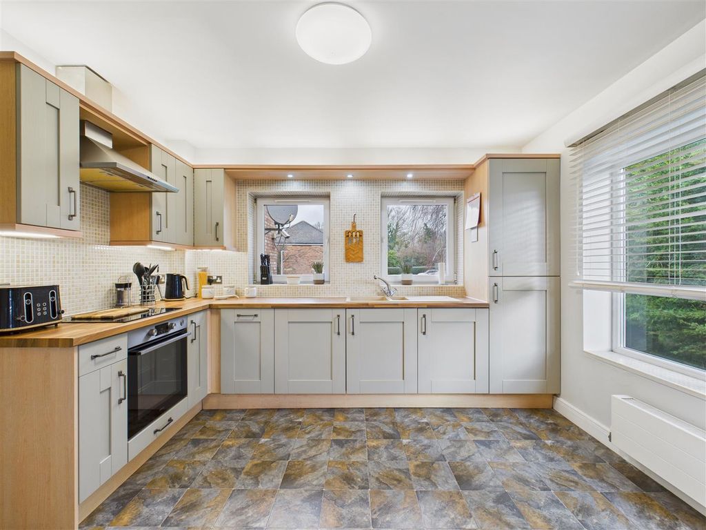 2 bed flat for saleStation Road, Brough HU15 photo 3