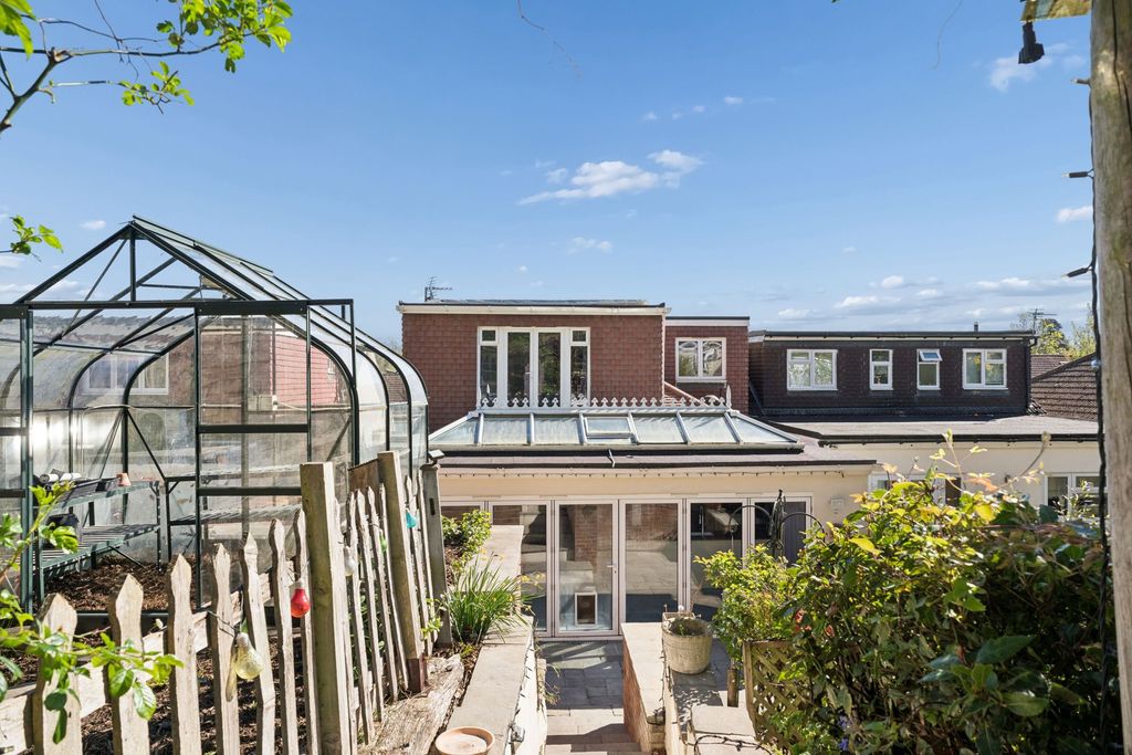 Additional image 16 of 5 bed semi-detached bungalow for saleSt Georges Drive, Carpenders Park, Watford WD19