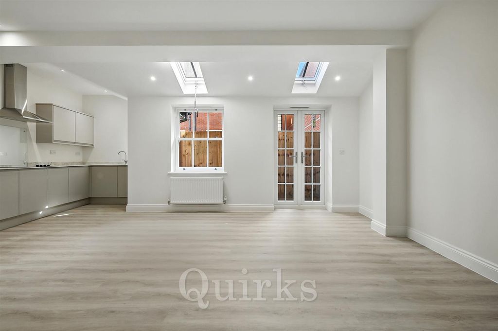Additional image 4 of 2 bed flat for saleHigh Street, Billericay CM12