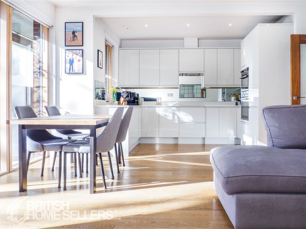 1 bed flat for salePalmerston Road, Buckhurst Hill, Essex IG9