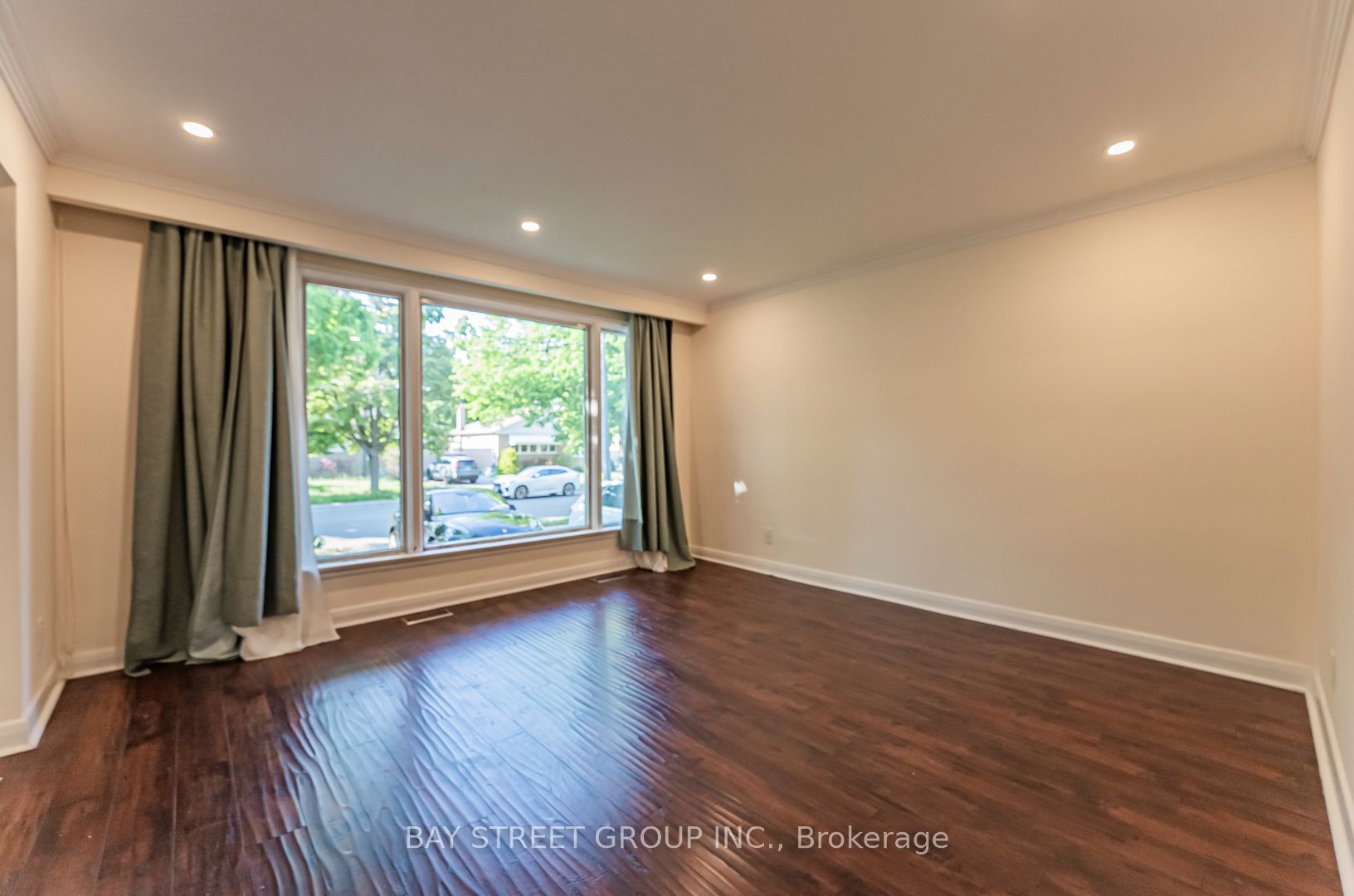 Additional image 3 of Main-394 Centre Street E, Richmond Hill, ON, L4C 1B7