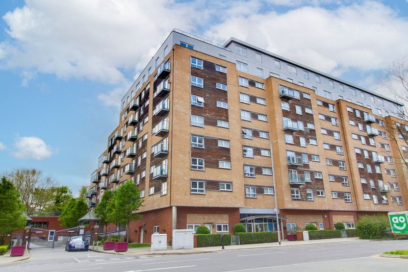 2 bed flat for saleCherrydown East, Basildon, Essex SS16
