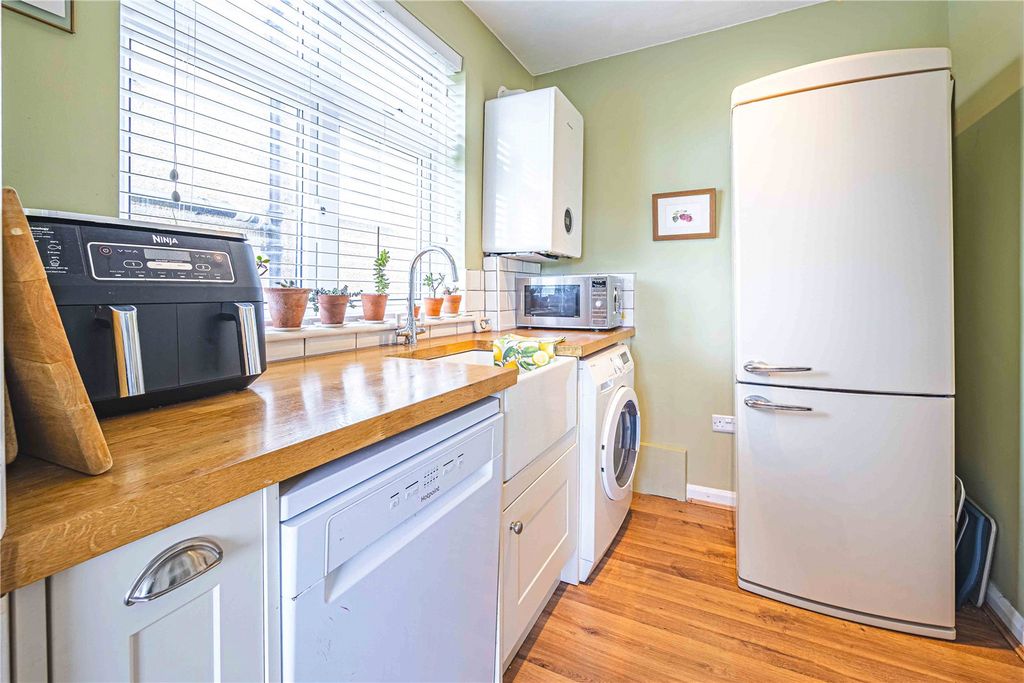 Additional image 9 of 3 bed semi-detached house for saleMeadow Road, Berkhamsted, Hertfordshire HP4