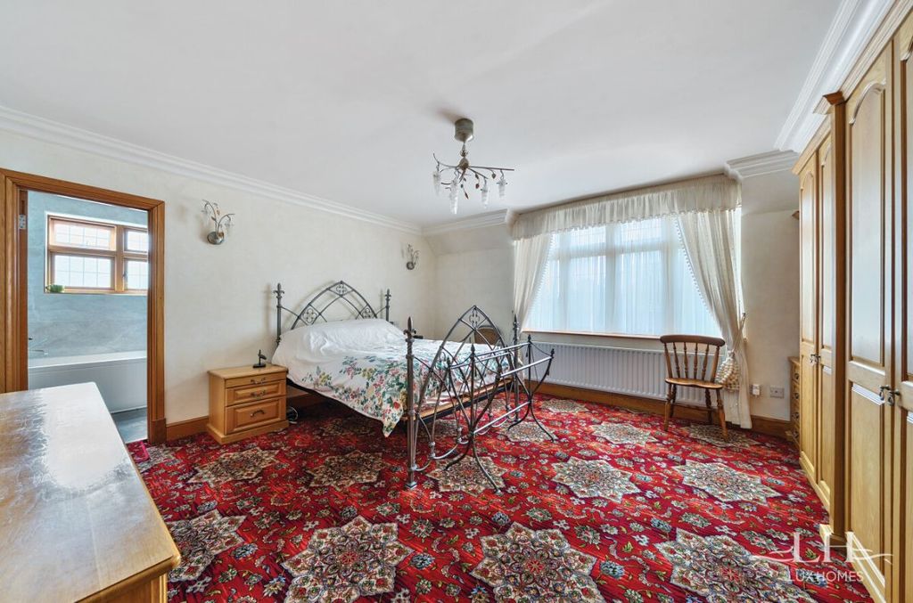 Additional image 13 of 6 bed detached house for saleParkstone Avenue, Emerson Park RM11