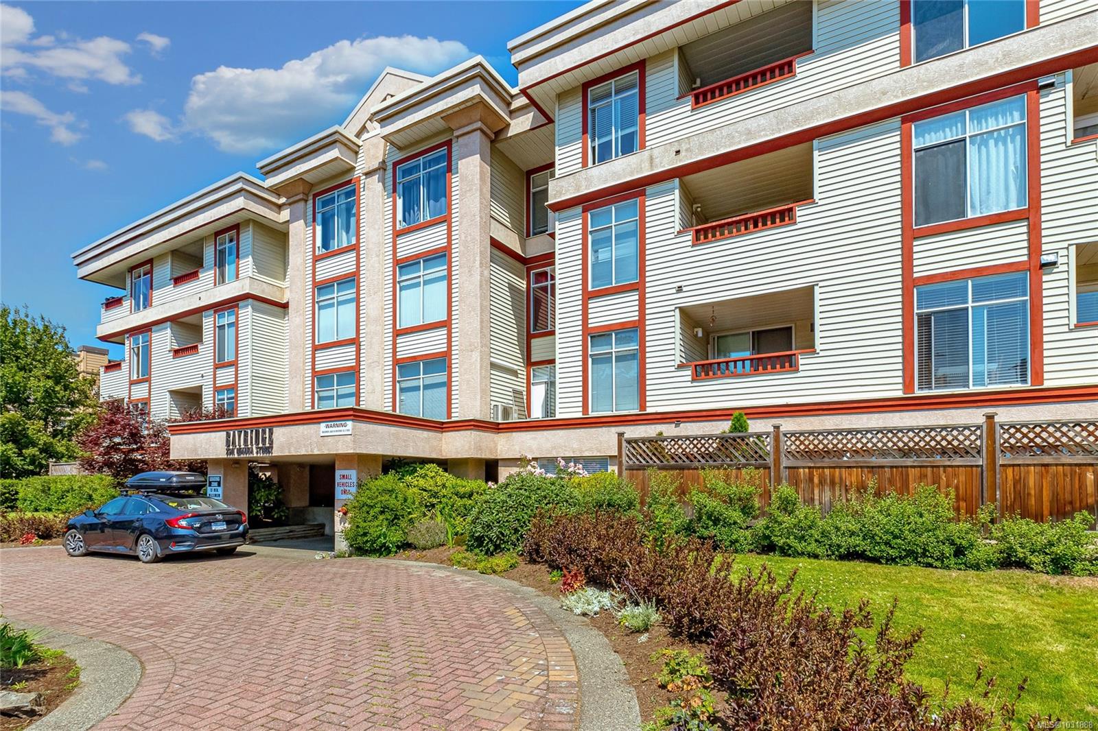 304-2511 Quadra Street, Victoria, BC, V8T 4E1