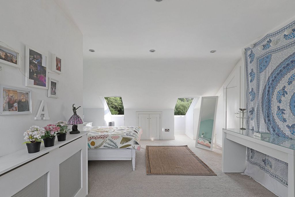 Additional image 28 of 4 bed semi-detached house for saleHills Road, Buckhurst Hill IG9