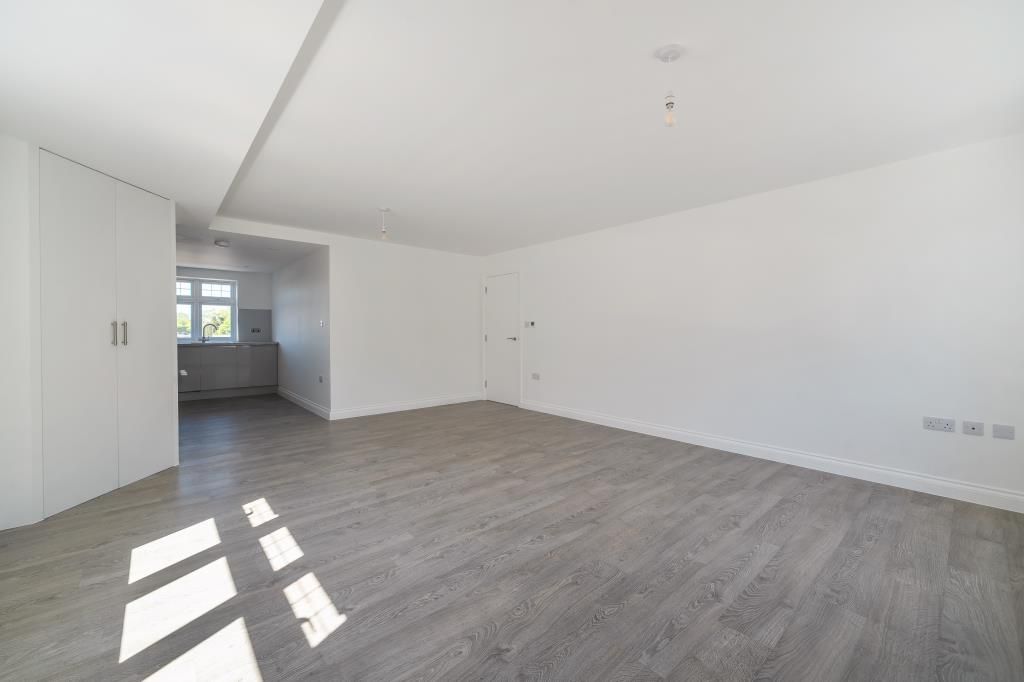 2 bed flat for saleFlat 2 The Squirrels, Squirrel Lane SL4 photo 5