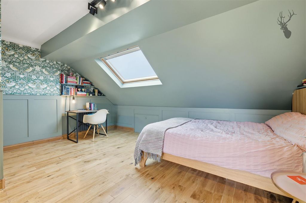 Additional image 28 of 5 bed semi-detached house for saleWestbury Lane, Buckhurst Hill IG9