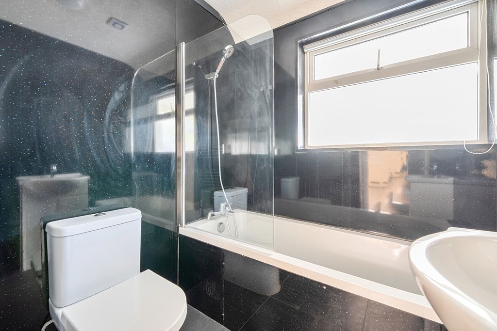 Additional image 15 of 2 bed bungalow for salePenrose Avenue, Watford, Hertfordshire WD19