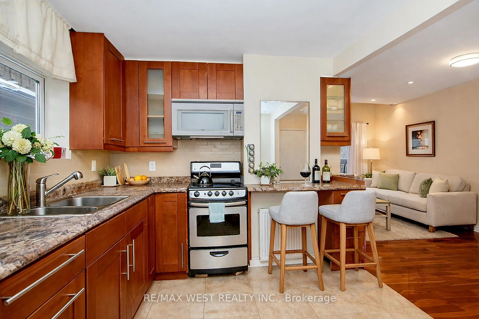 Additional image 3 of 2nd-237 Vaughan Road, Toronto, ON, M6C 2M8