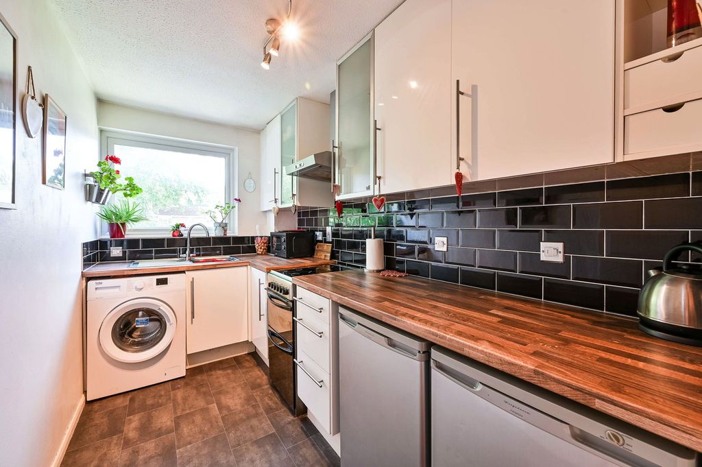 Additional image 3 of 1 bed flat for saleWansford Green, Woking GU21