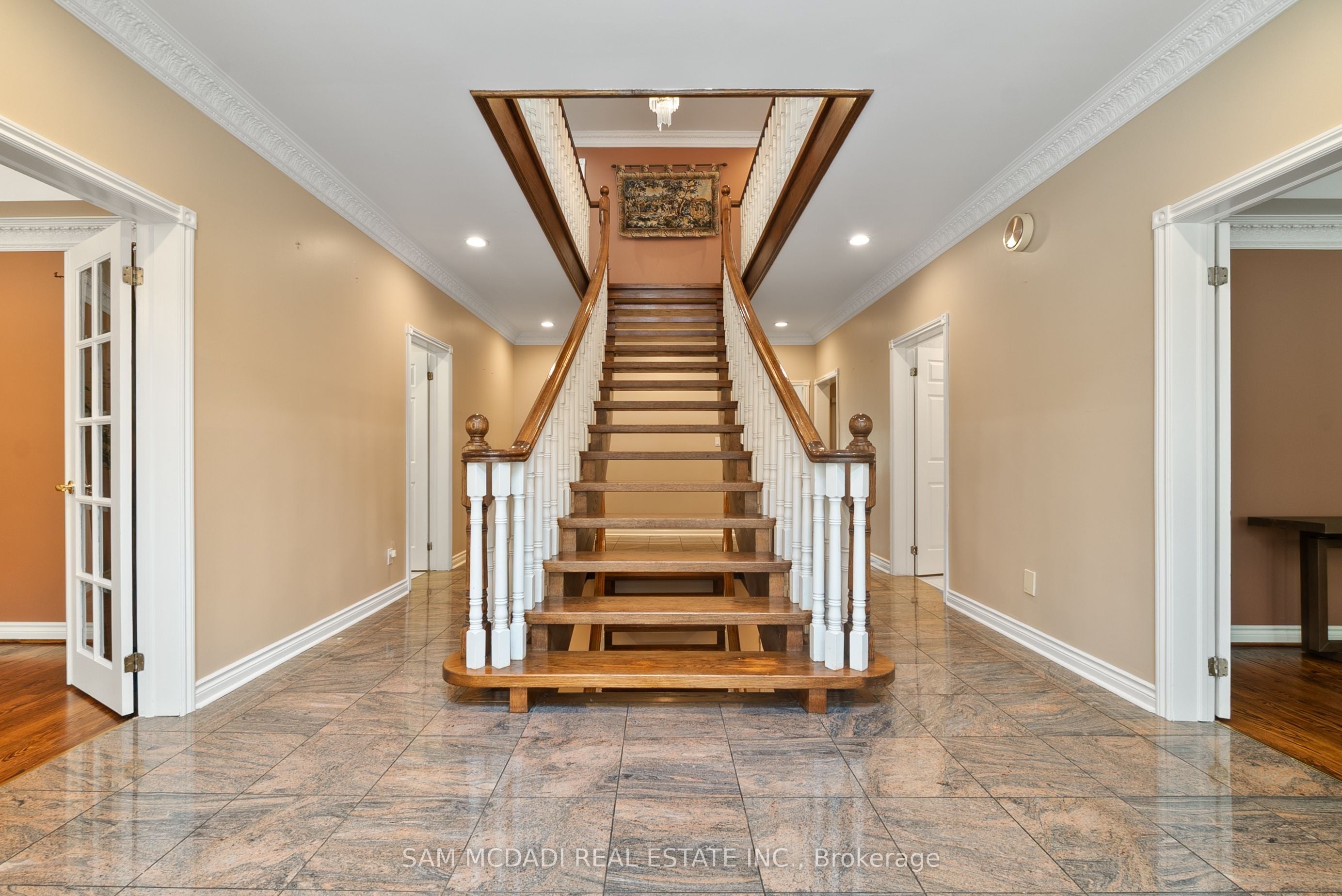 Additional image 3 of 2339 Glengarry Road, Mississauga, ON, L5C 1Y1