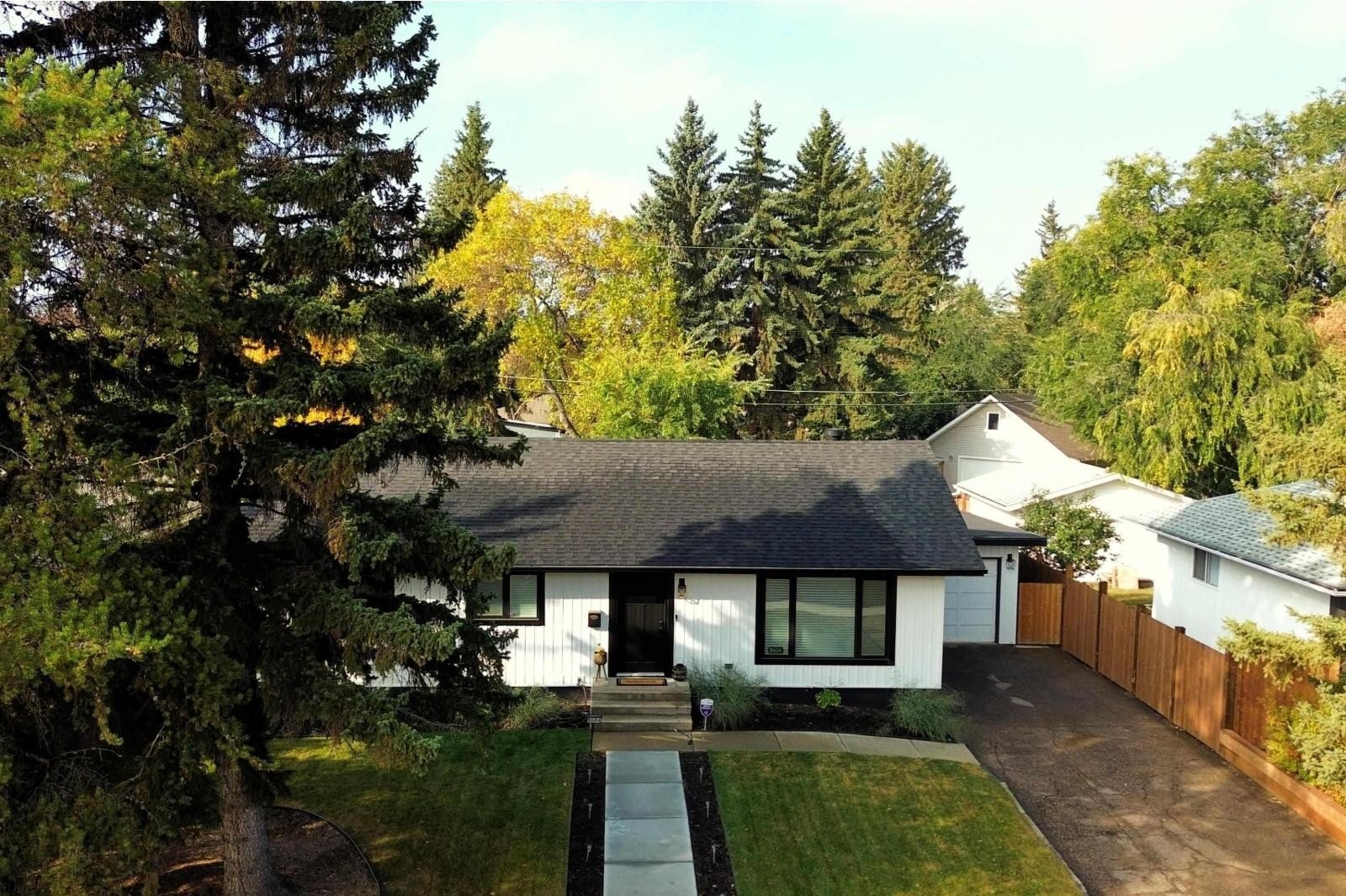 Additional image 7 of 8604 142 Street NW, Edmonton, AB, T5R0M1