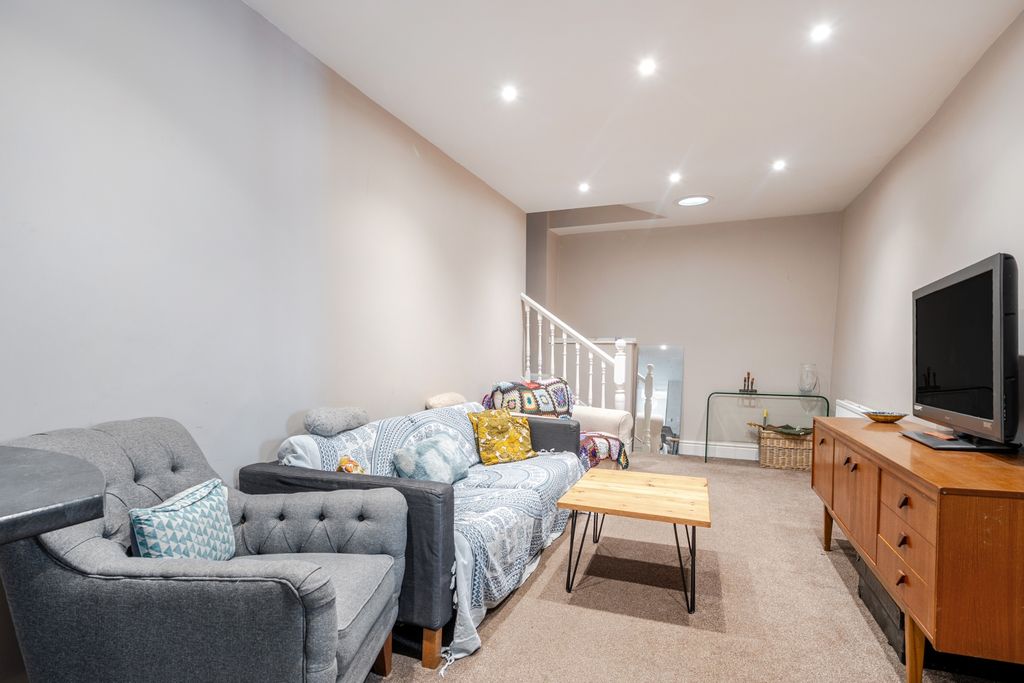 Additional image 6 of 3 bed flat for saleNewport Road, Barnstaple, Devon EX32
