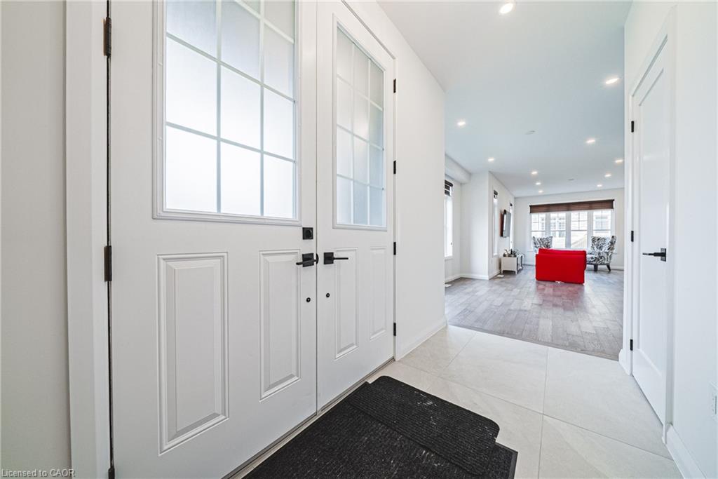 28 Cherry Blossom Heights, Hamilton, ON, L9B 0K5 photo 4