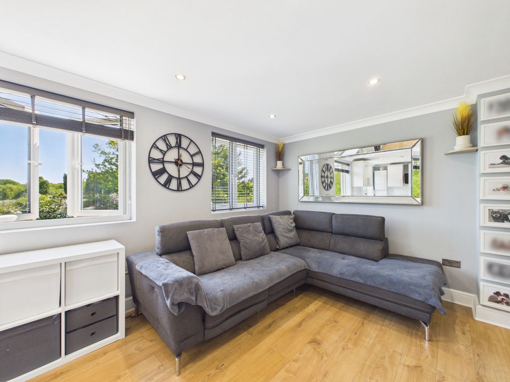 2 bed flat for saleBexley, Kent DA5 photo 2
